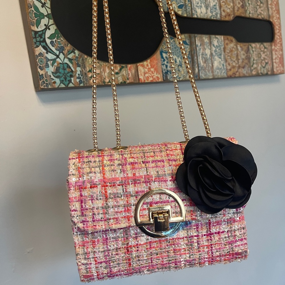 Chic Pink Tweed Bag with Black Flower Accent